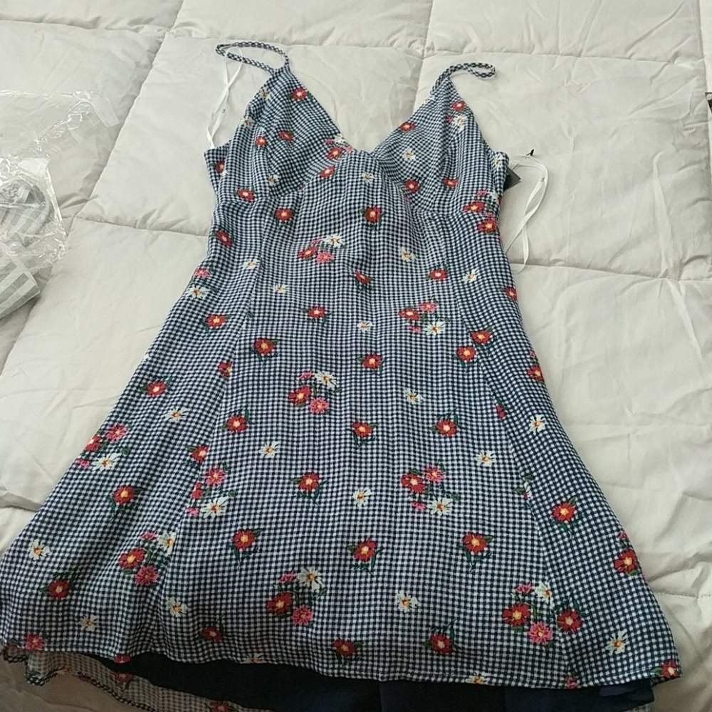 Lulu's NWT tie back dress